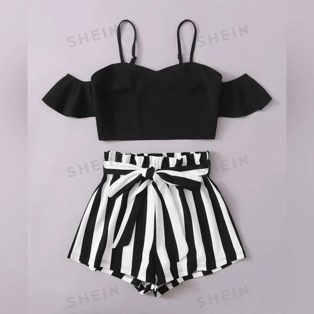 Black & White Cold Shoulder Crop Top & Paperbag Waist Belted Striped Shorts XS